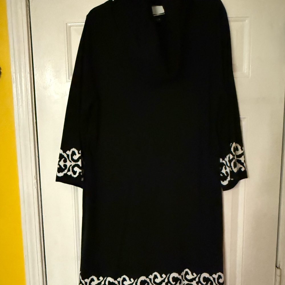 Madison Leigh Black & White scroll design sleeve & hem, XL